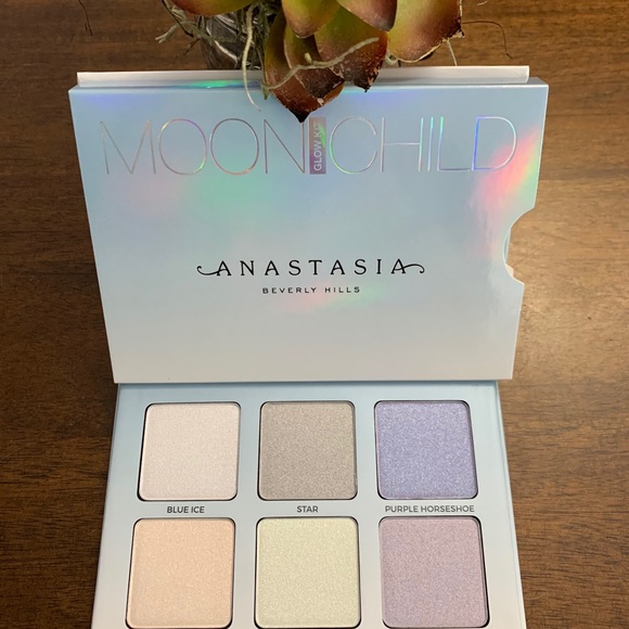 SOLD!! Anastasia palette + Moda brush - Picture 3 of 4